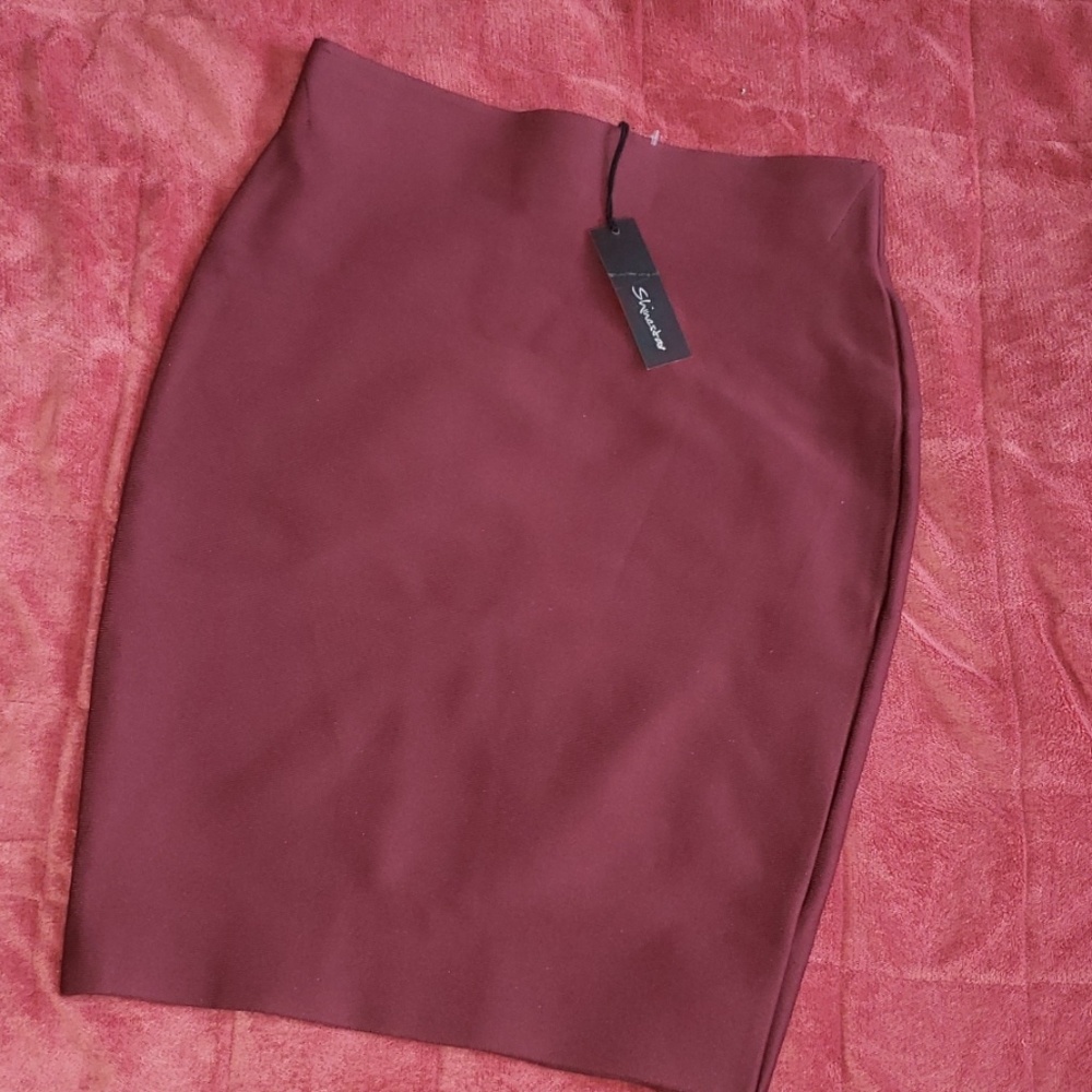 Bnwt Maroon bandage skirt